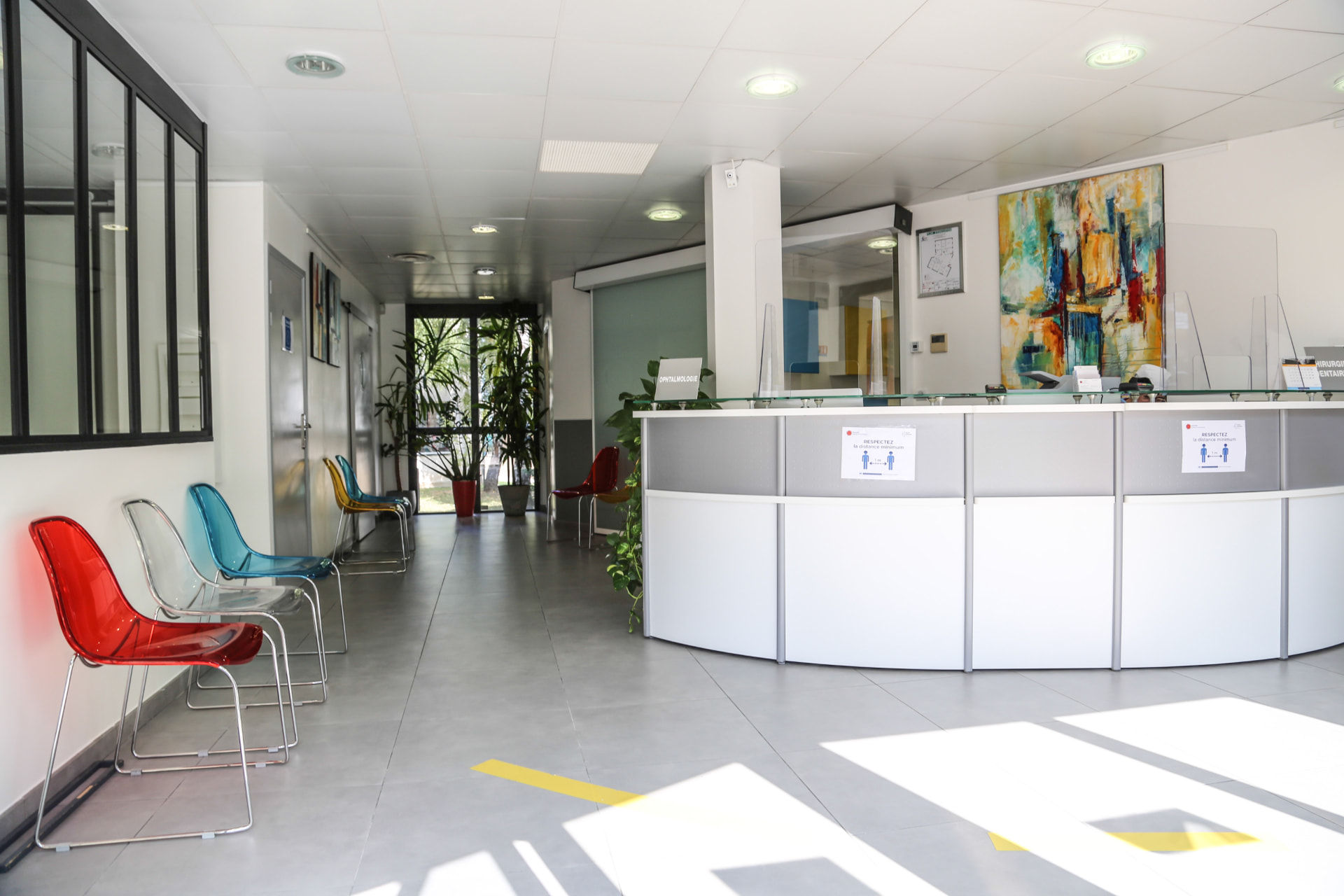 Salle d'attente et accueil du cabinet d'ophtalmologie d'Aubergenville